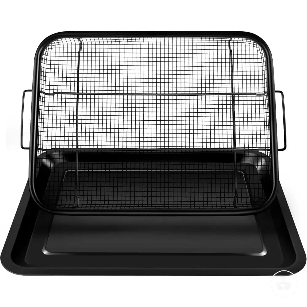Zweiteiliges Set für die Heißluftfritteuse mit Mesh-Grillkorb und Backform.